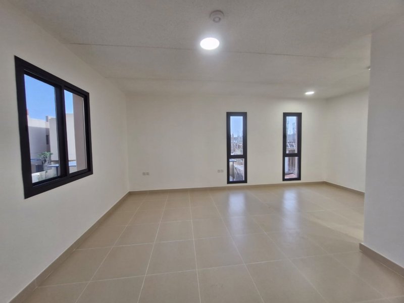 🏰 **Modern Luxury Villa | Sidra District – Roshn - Image 3