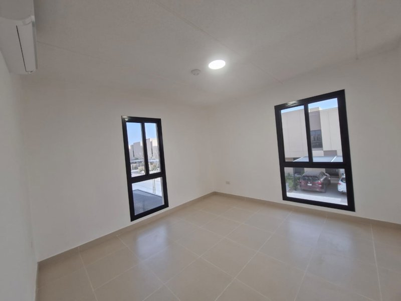 🏰 **Modern Luxury Villa | Sidra District – Roshn - Image 5