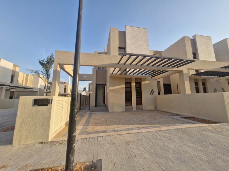 🏡 **Modern Luxury Villa for Sale in "Atual Roshn" - Elegant Design with Signature Touch of Elie Saab** 🌟