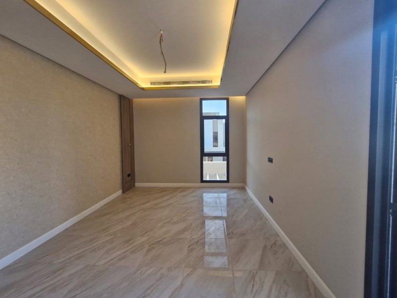 🏡 **Modern Luxury Villa for Sale in "Atual Roshn" - Elegant Design with Signature Touch of Elie Saab** 🌟 - Image 7
