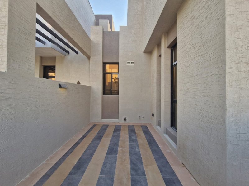 🏡 **Modern Luxury Villa for Sale in "Atual Roshn" - Elegant Design with Signature Touch of Elie Saab** 🌟 - Image 16