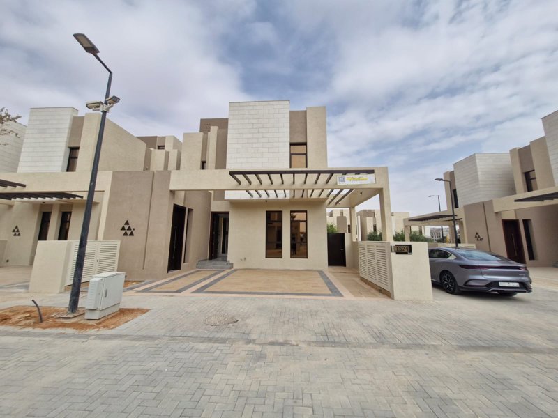**Modern Luxury Villa for Rent fully furnished in "Etual Roshan" Project – Signed by Elie Saab** 🏡✨   - Image 8