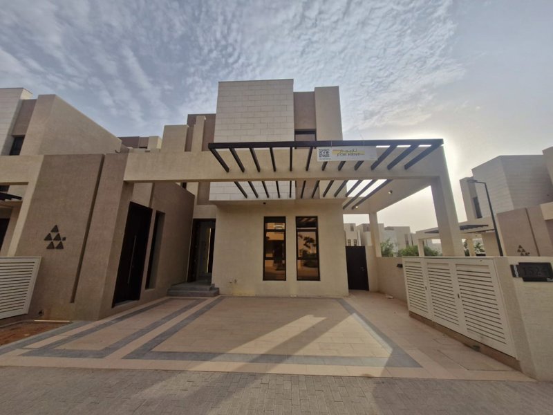 **Modern Luxury Villa for Rent fully furnished in "Etual Roshan" Project – Signed by Elie Saab** 🏡✨  