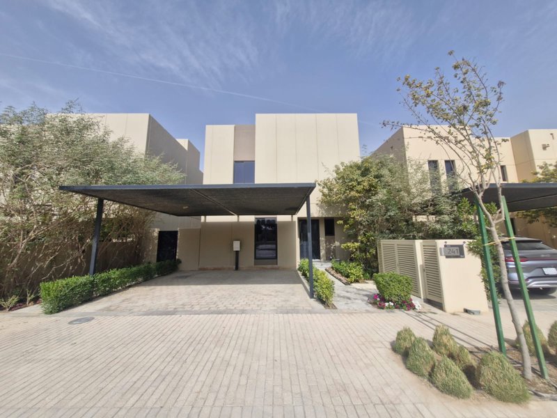 🏡 *Luxury Villa in Sedra – Roshn*   ✨ 300 m² Modern Villa | Elegance Meets Functionality available in 15th February     