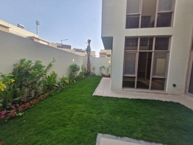 🏡 Corner Residential Villa for Rent in a Gated Compound - Image 8