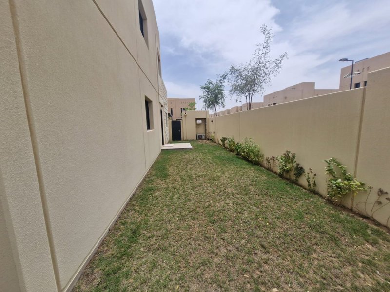 🏰 **Modern Luxury Villa | Sidra District – Roshn**   - Image 9