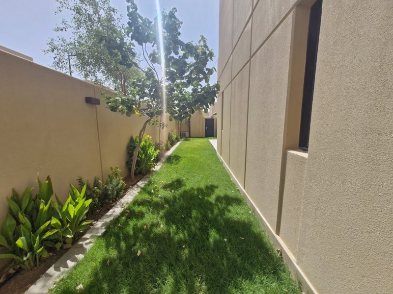🏰 **Modern Luxury Villa | Sidra District – Roshn - Image 3