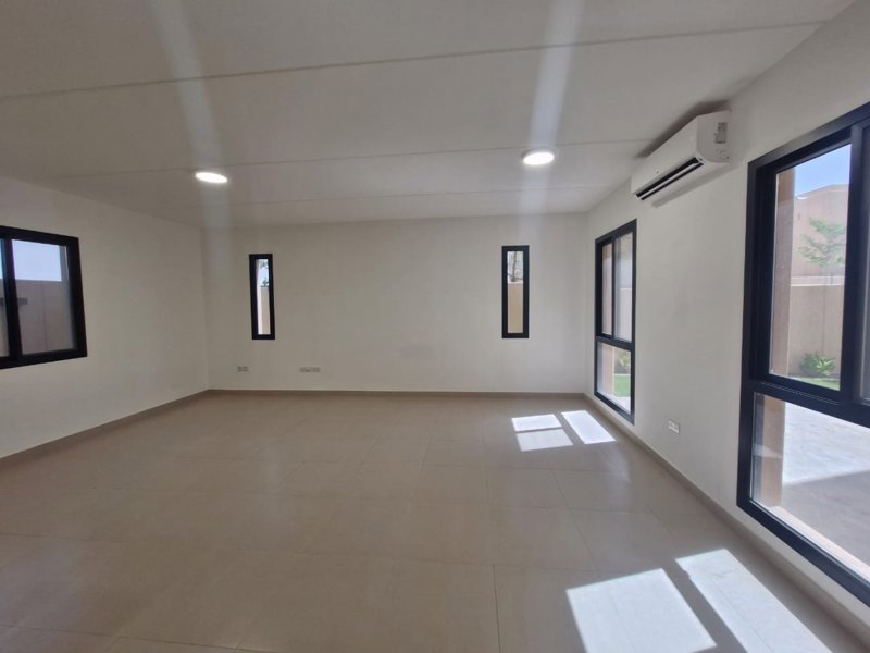 🏰 **Modern Luxury Villa | Sidra District – Roshn - Image 4