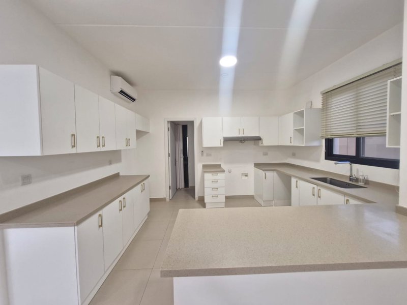🏰 **Modern Luxury Villa | Sidra District – Roshn - Image 13