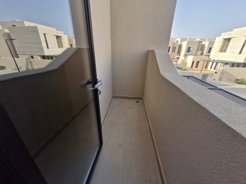 🏡 Luxury Villa for rent in “Atual Roshn” – Modern Design with Elie Saab Signature Touch - Image 4