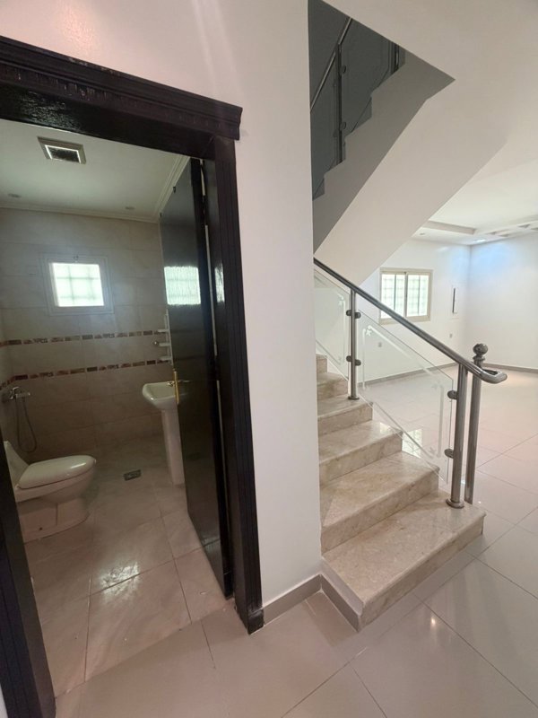 🏡 Spacious Apartment for Rent – Al Salam District - Image 9