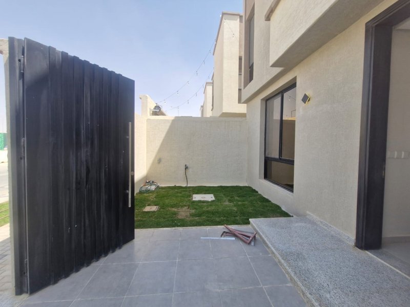 🏡 Brand-New Villa for Rent in Al Khuzam ✨ - Image 2