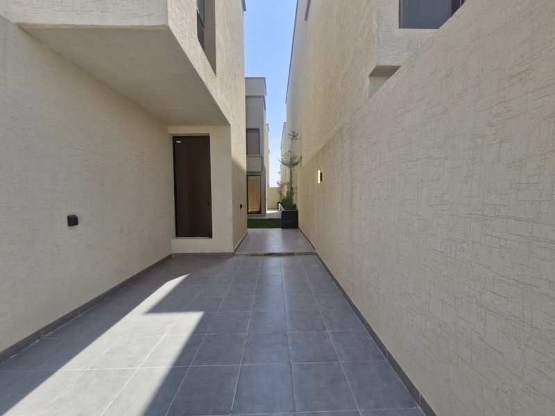🏡 Brand-New Villa for Rent in Al Khuzam ✨ - Image 3