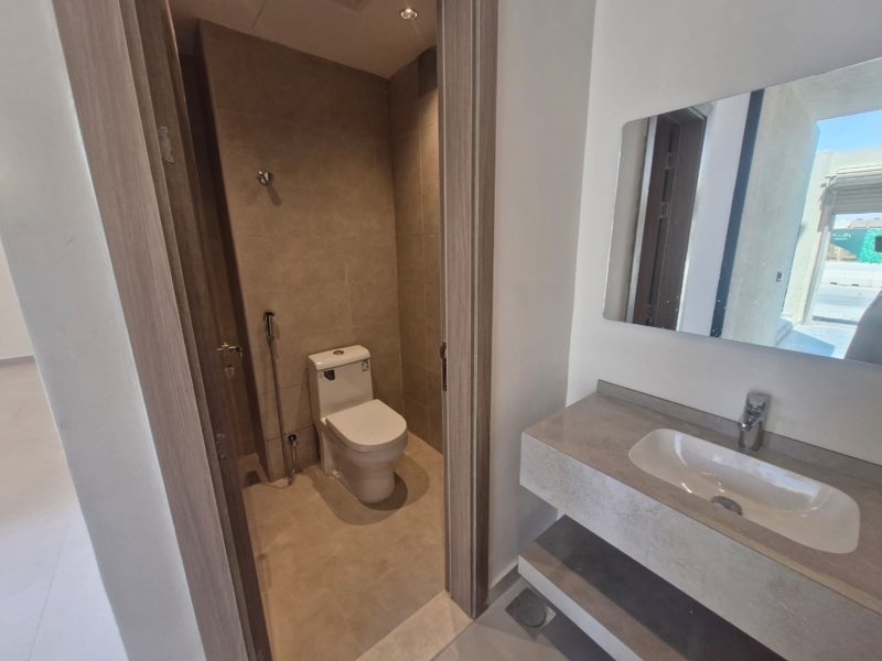 🏡 Brand-New Villa for Rent in Al Khuzam ✨ - Image 5