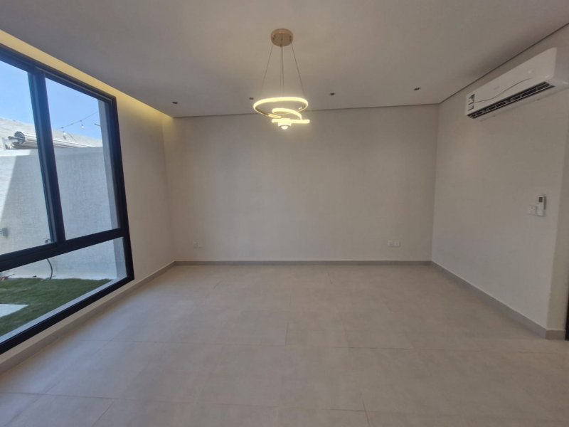 🏡 Brand-New Villa for Rent in Al Khuzam ✨ - Image 6