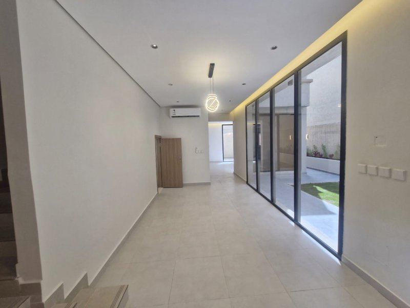 🏡 Brand-New Villa for Rent in Al Khuzam ✨ - Image 8