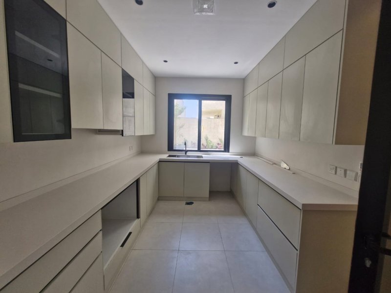 🏡 Brand-New Villa for Rent in Al Khuzam ✨ - Image 16