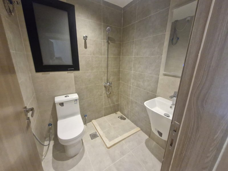 🏡 Brand-New Villa for Rent in Al Khuzam ✨ - Image 17