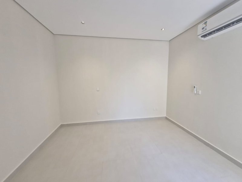 🏡 Brand-New Villa for Rent in Al Khuzam ✨ - Image 18