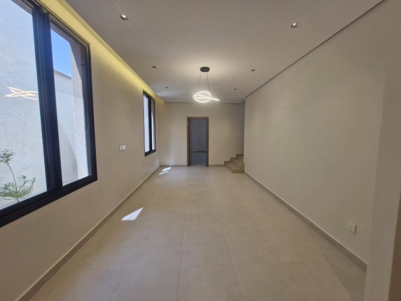 🏡 Brand-New Villa for Rent in Al Khuzam ✨ - Image 19