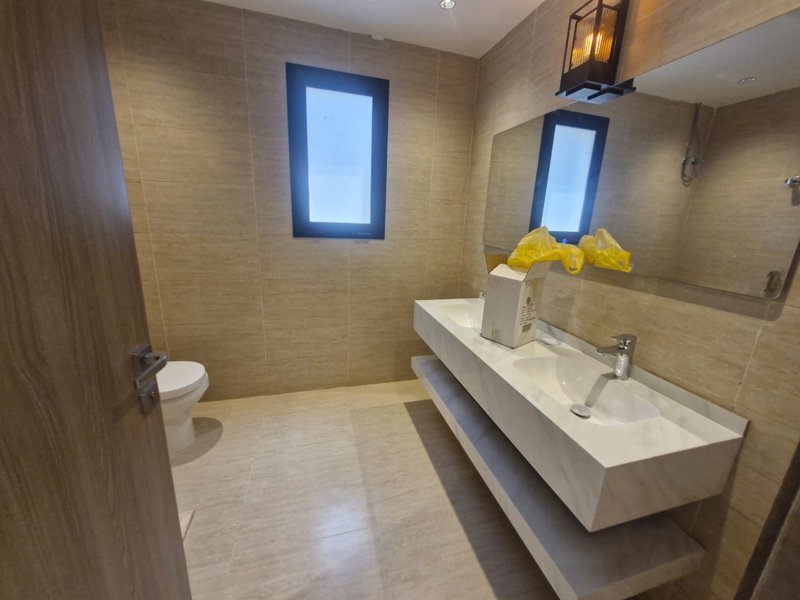 🏡 Brand-New Villa for Rent in Al Khuzam ✨ - Image 23