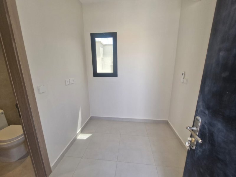 🏡 Brand-New Villa for Rent in Al Khuzam ✨ - Image 27