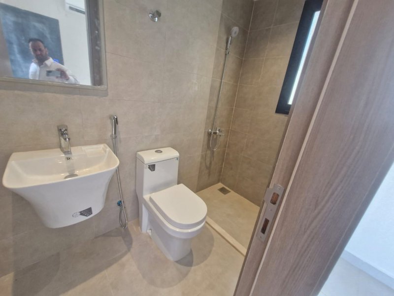 🏡 Brand-New Villa for Rent in Al Khuzam ✨ - Image 28
