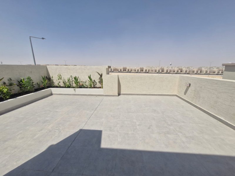 🏡 Brand-New Villa for Rent in Al Khuzam ✨ - Image 30