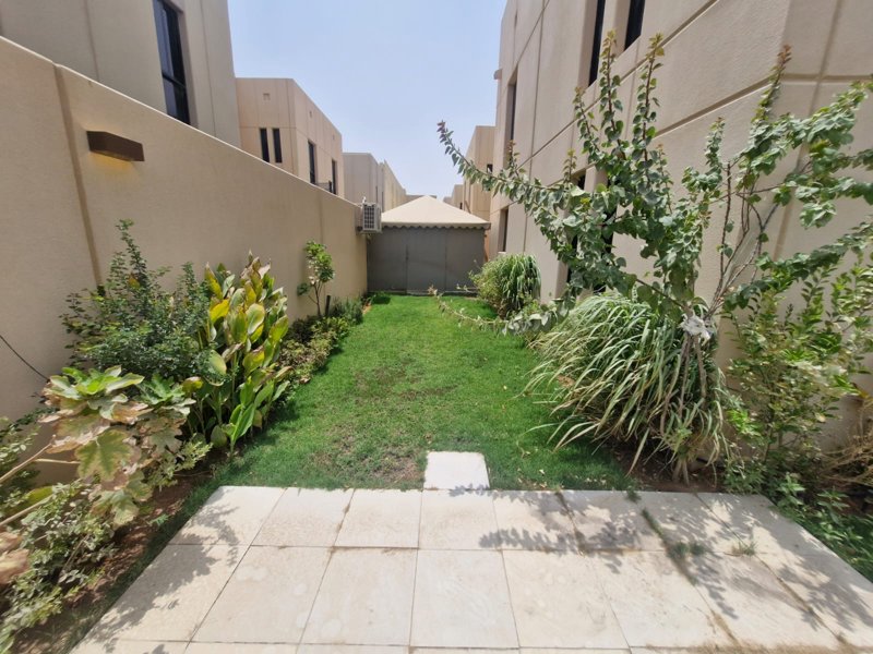 🏰 *Modern Luxury Villa for Sale in Sidra District – Roshn*   - Image 9