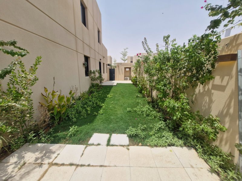 🏰 *Modern Luxury Villa for Sale in Sidra District – Roshn*   - Image 11