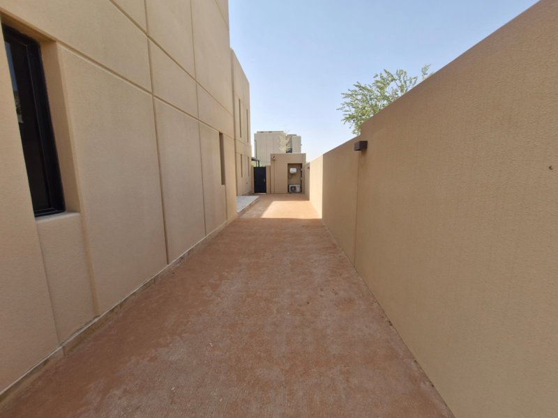 🏰 **Modern Luxury Villa | Sidra District – Roshn**   - Image 16