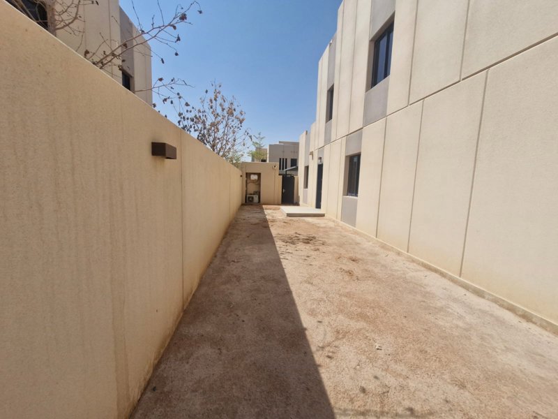 🏰 *Modern Luxury Villa in Sidra District – Roshn*   - Image 6