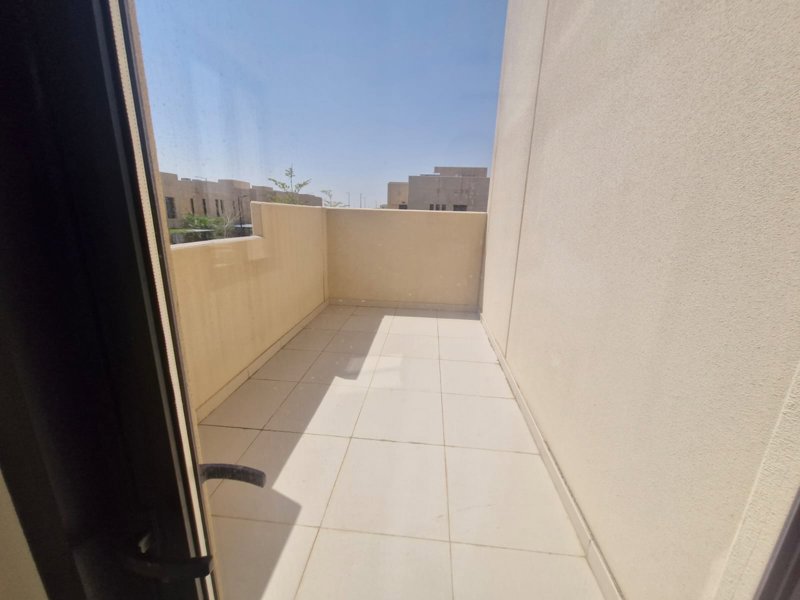 🏰 *Modern Luxury Villa in Sidra District – Roshn*   - Image 12