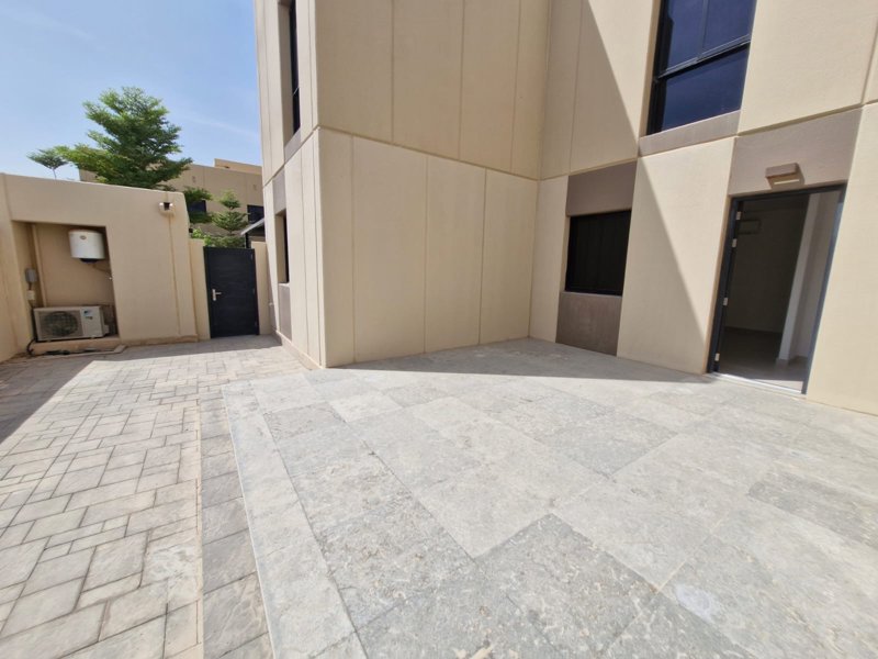 🏰 **Modern Luxury Villa | Sidra District – Roshn**   - Image 2