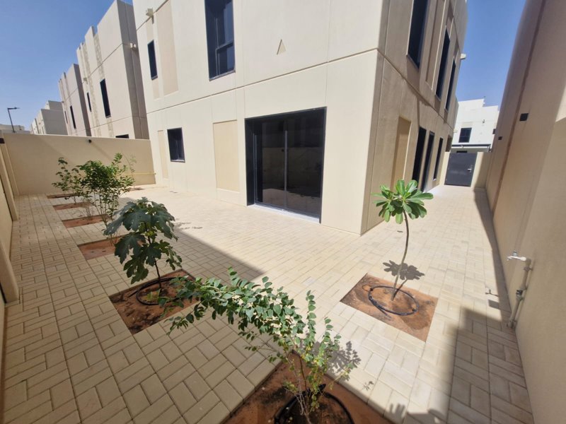 🏡 Villa for Rent in Sedra 2 by ROSHN VL1 | Modern Design & Prime Location - Image 2