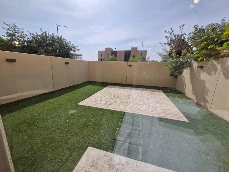🏡 Luxury Townhouse for Rent in Sedra – Roshn | Fully Furnished with the Latest Luxury Contemporary Furniture - Image 2
