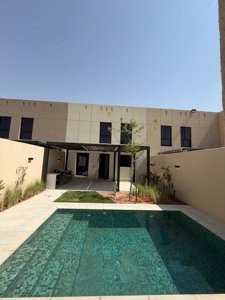**فيلا فاخرة حصرية للإيجار (تاون هاوس) – 278 متر مربع** 🏡