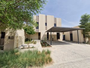 🏰 **Modern Luxury Villa | Sidra District – Roshn**  